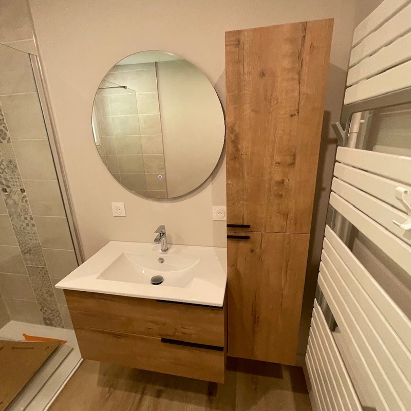 Rénovation salle de bain ambiance bois à Le Houlme (76) – Artisan rénovation intérieure Normandie